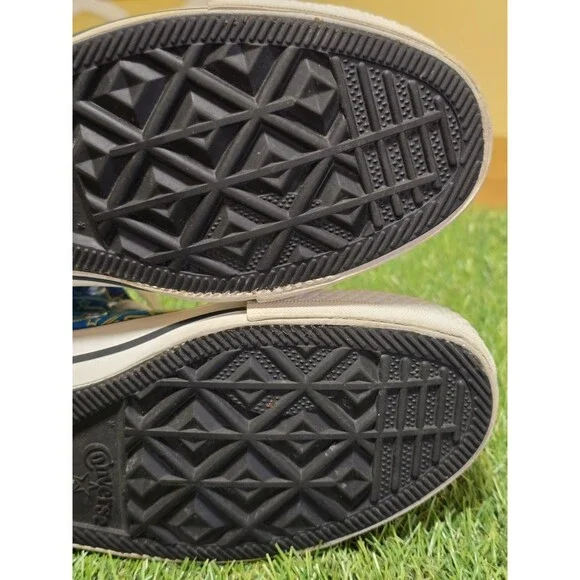 Converse Wonder Woman Vintage Comic Print Size Men's 7 Women's 9 EUC Rare HTF - Picture 9 of 12